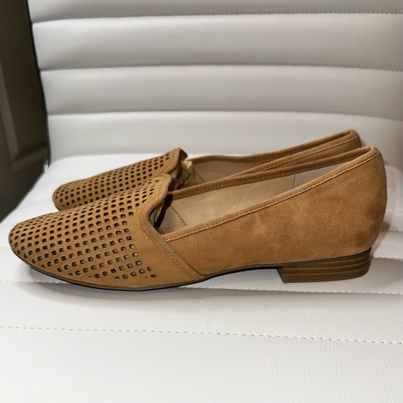 💝Crown Vintage Womens Tan Suede Perforated Smoking Flats Size 7 - Picture 4 of 10